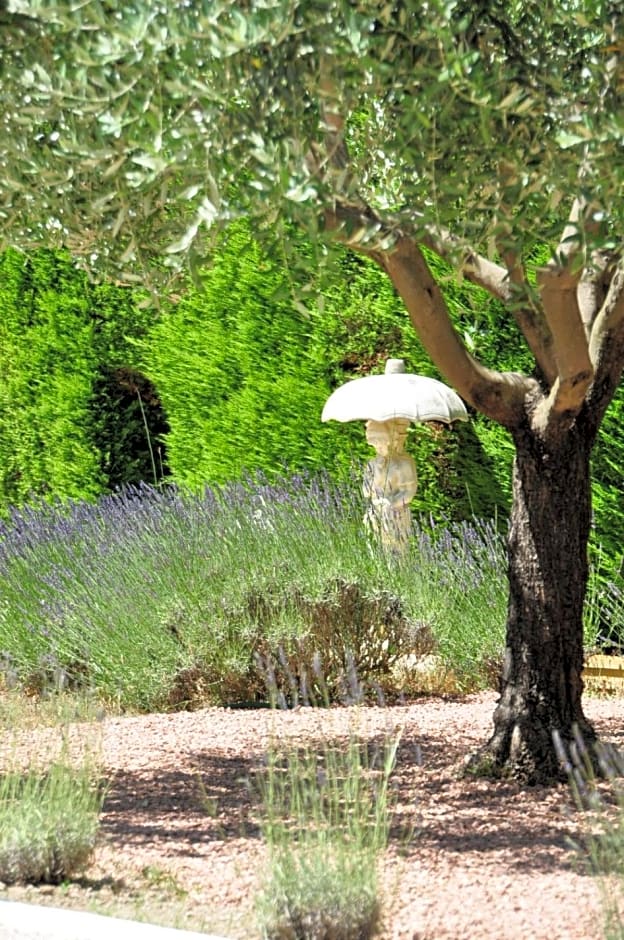Le Jardin Des Amandiers – Châteaurenard, NY