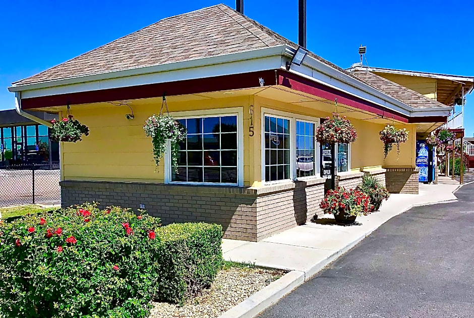 Super 8 by Wyndham Ontario