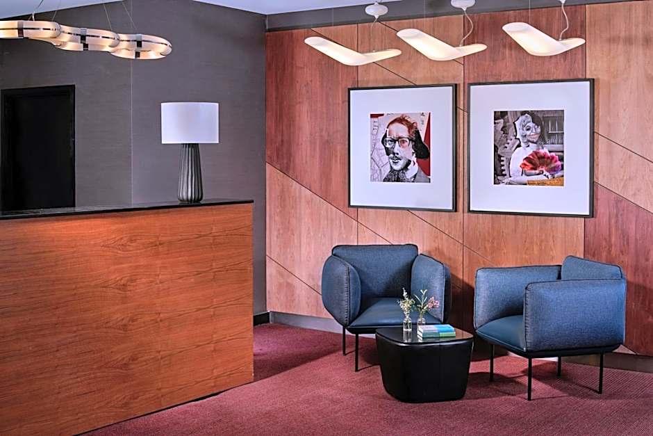 Montcalm East, Autograph Collection