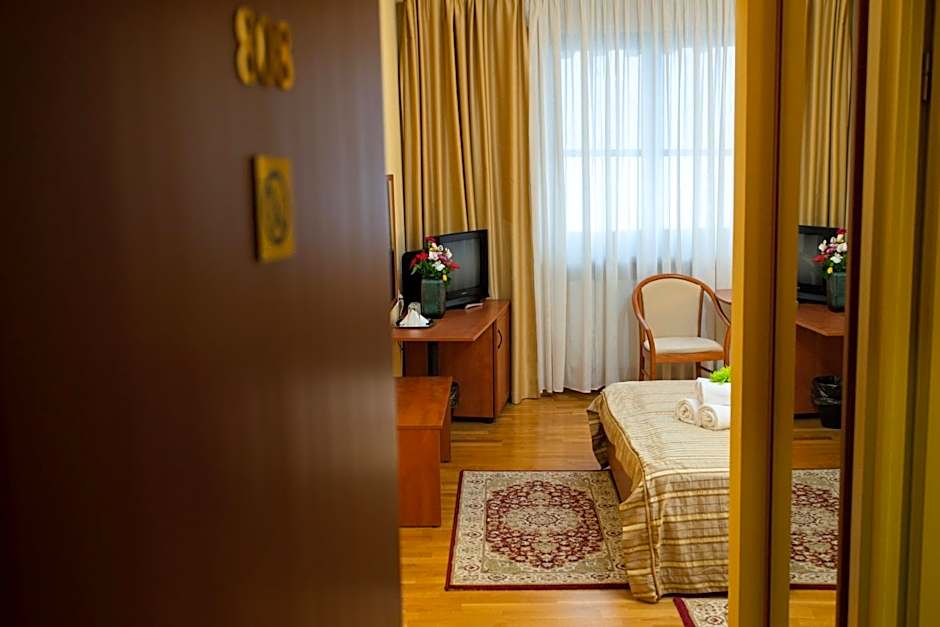 Hotel Fenyõ Conference & Spa