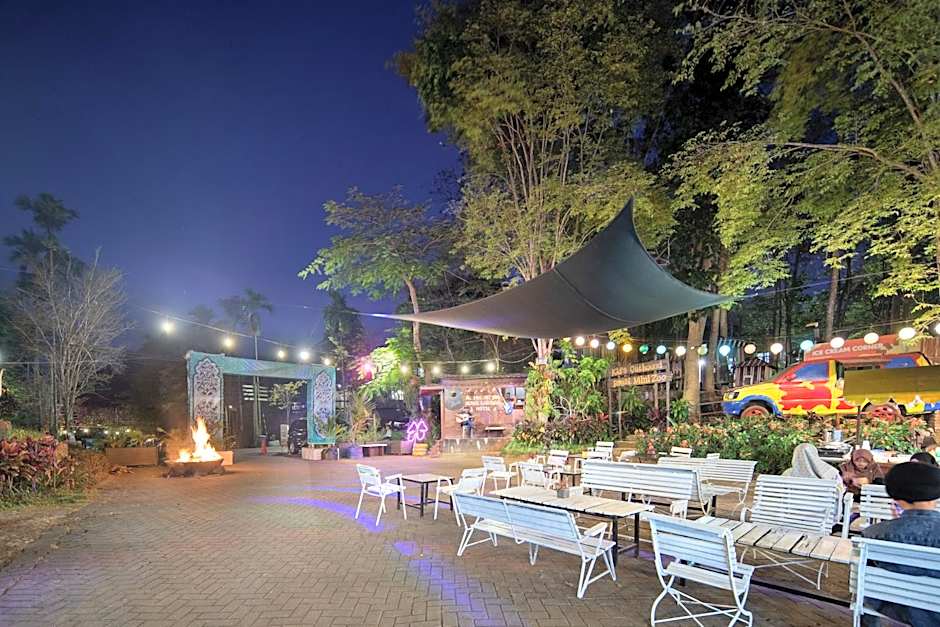 Royal Hotel and Outbound Trawas