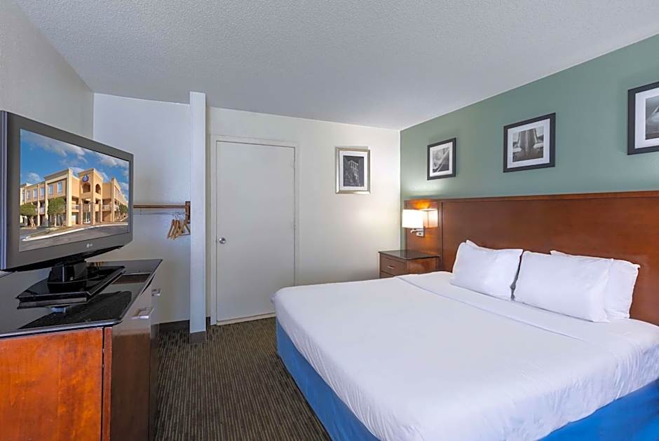 Days Inn by Wyndham Greenville