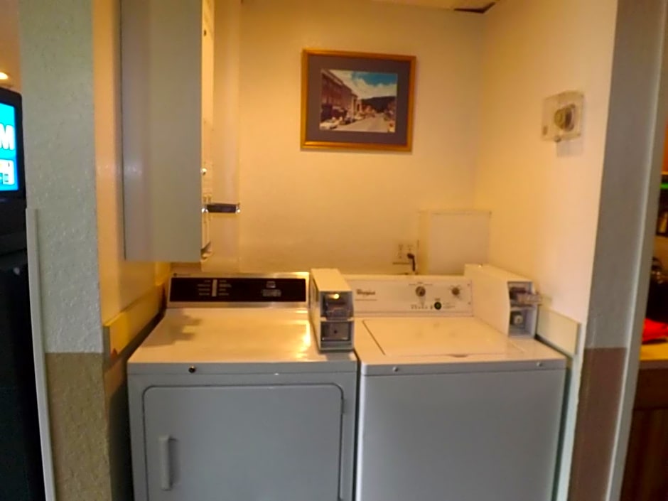 Super 8 by Wyndham Sidney NY