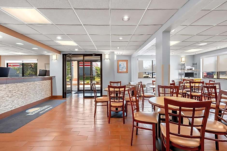 Days Inn by Wyndham Hillsdale