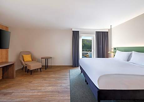 Deluxe King Corner Room