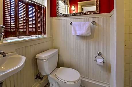 Queen Room with Canopy