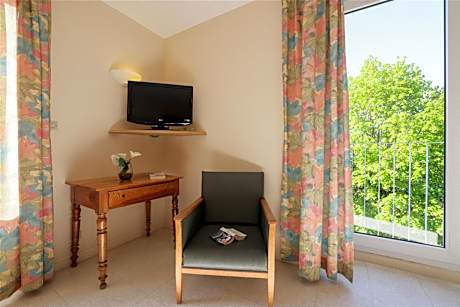 Apartment with Queen and Single Bed - Non-Smoking