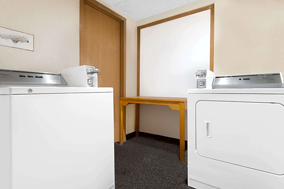 Days Inn by Wyndham Ames