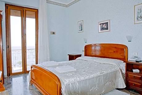 Double or Twin Room with Private Bathroom