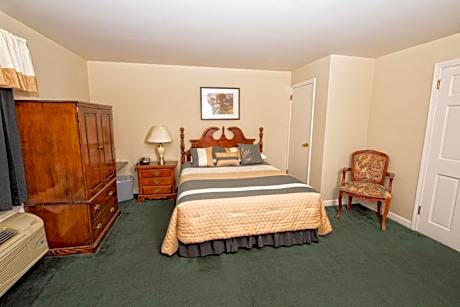 Deluxe Queen Room - Non-Smoking