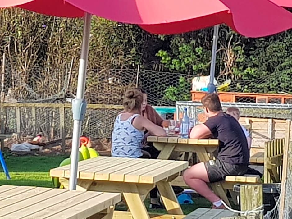 the jackdaw pub SELF CATERING STATIC CARAVAN free breakfast supplied