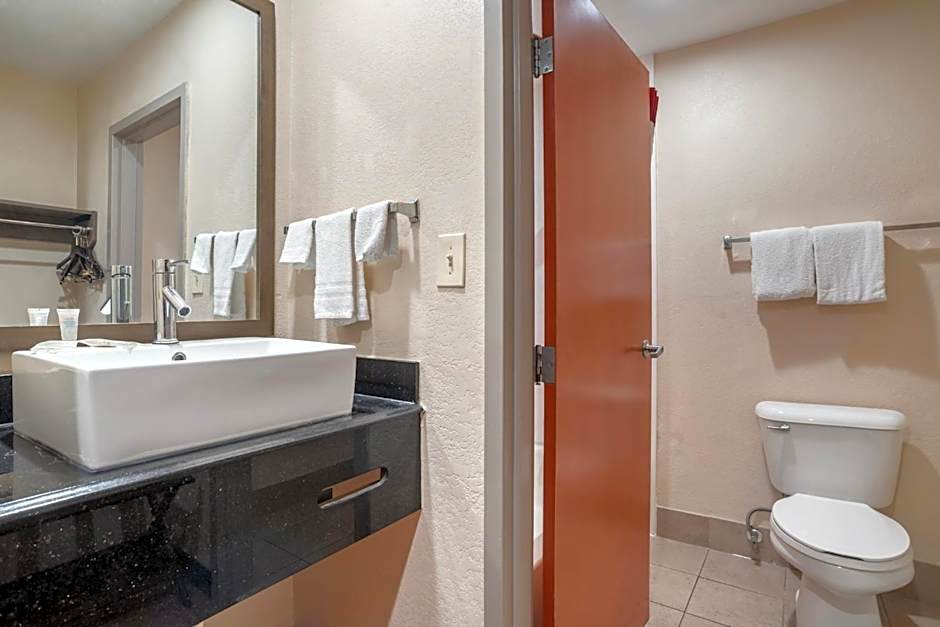 Red Roof PLUS+ & Suites Vicksburg