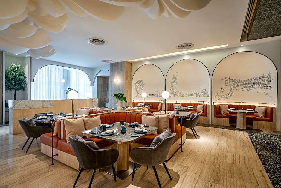 Renaissance by Marriott Bangkok Ratchaprasong Hotel