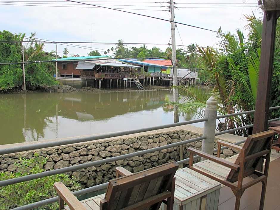 Baan Suan Amphawa