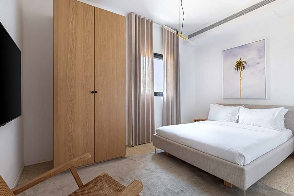 High Living Penthouse with Rooftop Pool