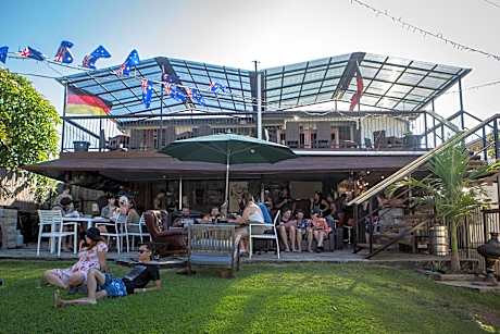 Gladstone Backpackers