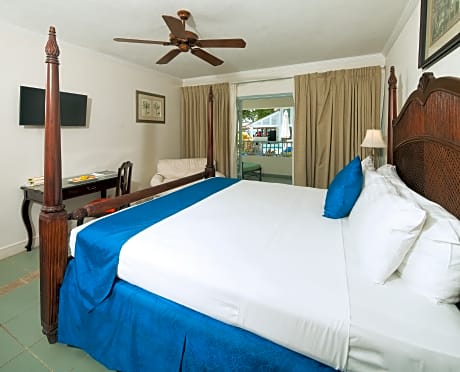 Deluxe Pool View Double