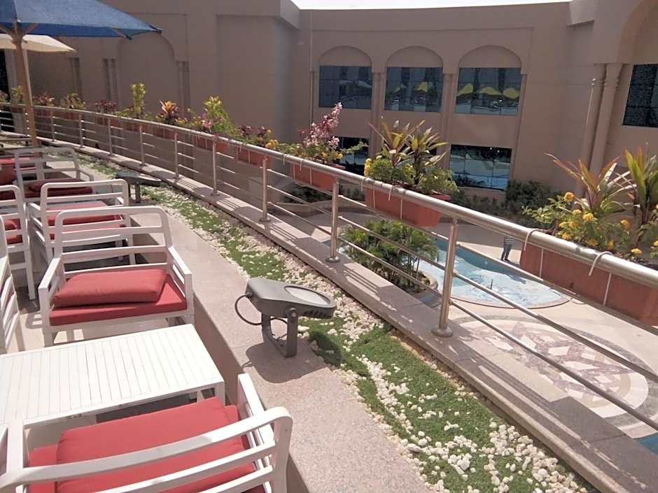 TOLIP Golden Plaza Hotel