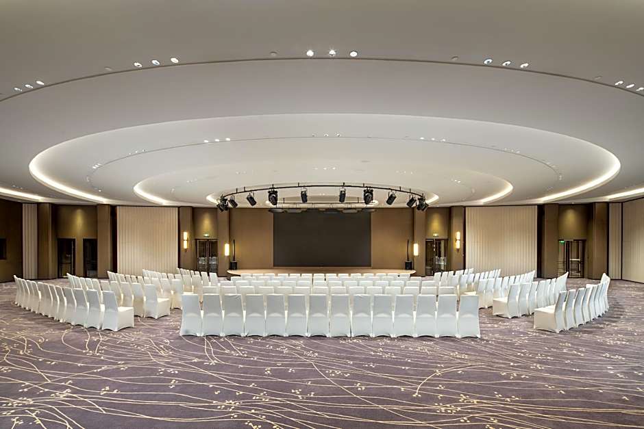 Yuexiu Hotel Guangzhou, Curio Collection by Hilton