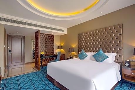 Deluxe King Room - Non-Smoking