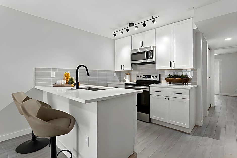 UNIVERSITY SERENITY SUITES