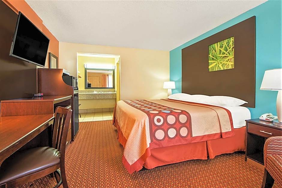 Super 8 by Wyndham Tulsa