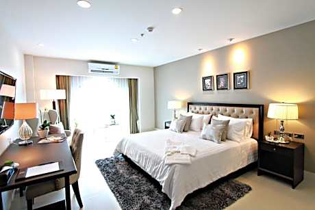 Cabana King Room with Pool View