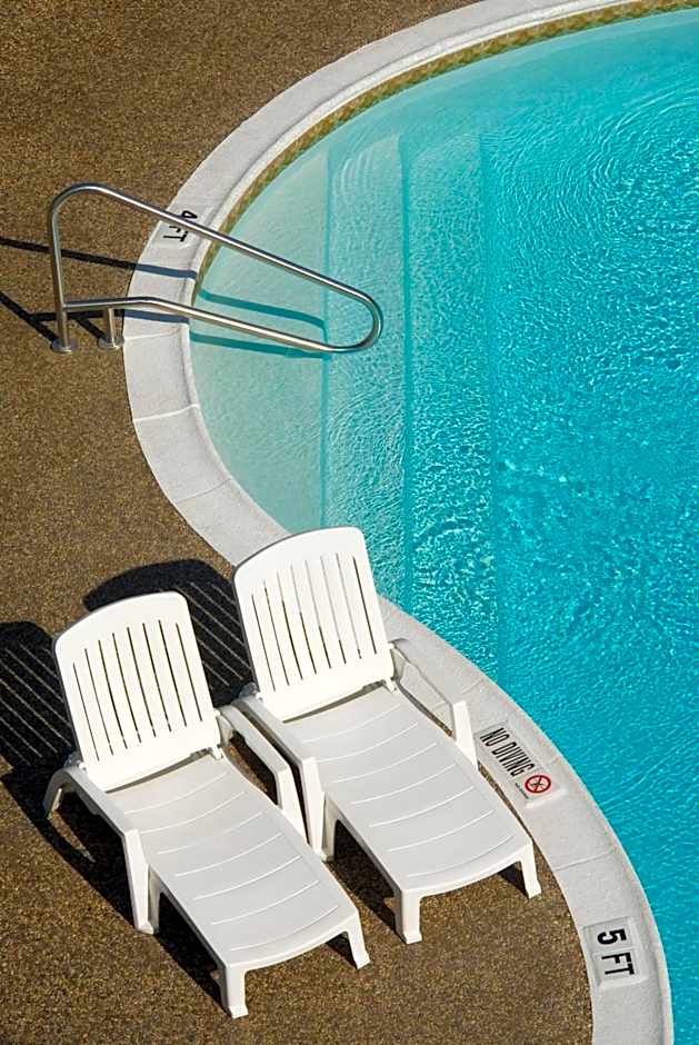 Casa Del Mar Beachfront Suites