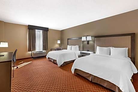 Queen Room with Two Queen Beds and Roll-In Shower - Mobility Access/Non-Smoking