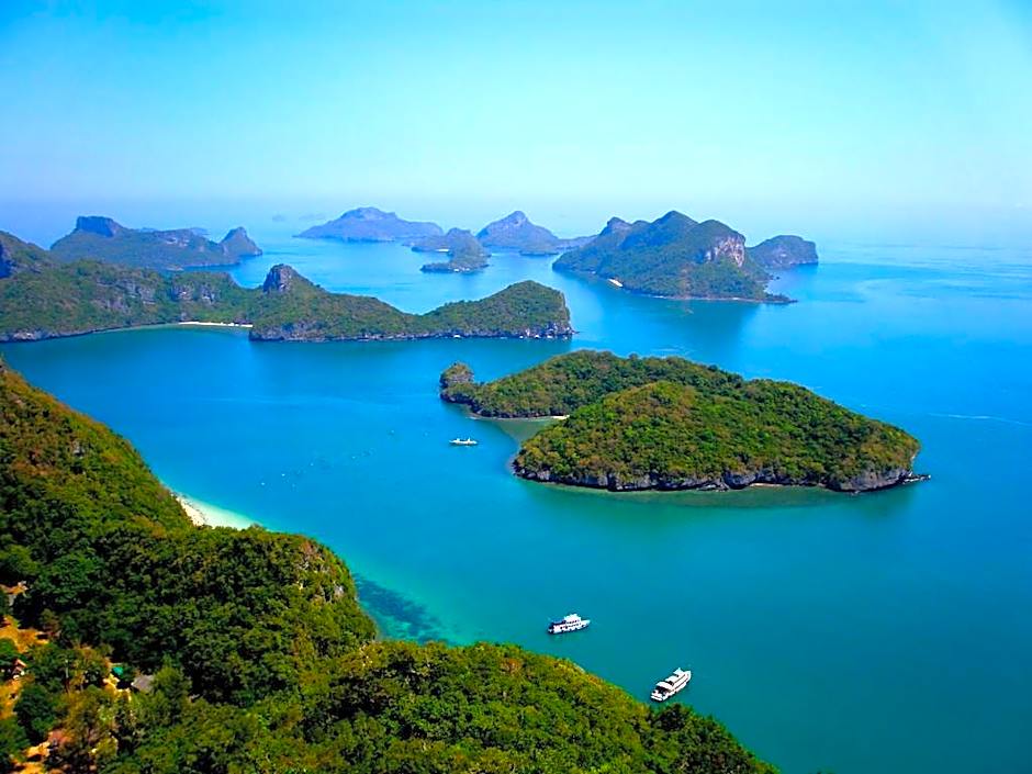 Villa Melitta, Pool, Beach, 360-SeaViews, 6-bed Thai Luxury on Best Location in Samui