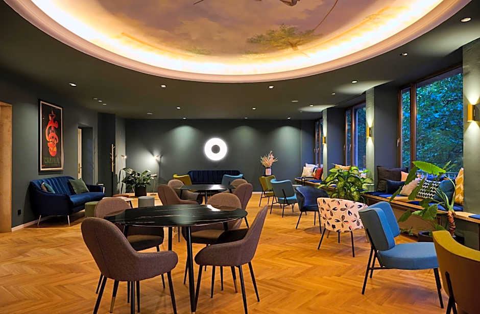 Hotel Rotkreuzplatz