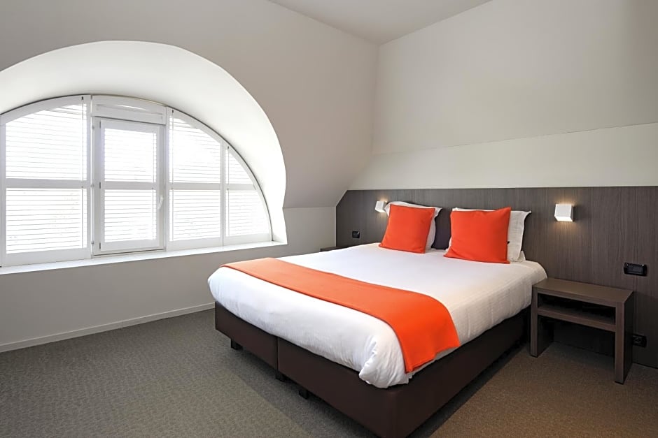 Square Hotel
