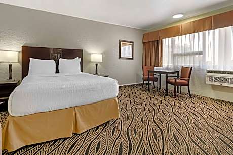 1 Queen Bed
