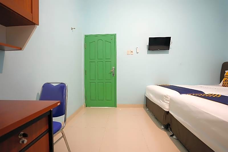 OYO 2738 818 Home Stay