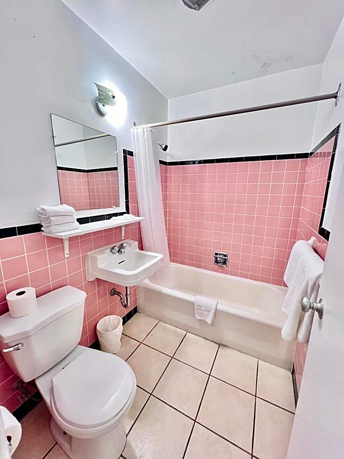 6267 Persepolis Inn