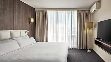 Holiday Inn Warwick Farm By IHG