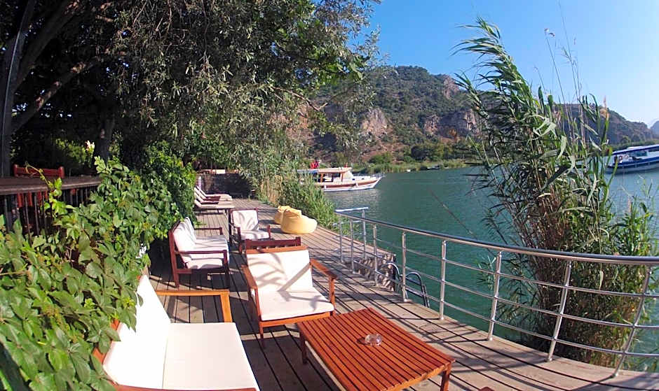 Lindos Pension