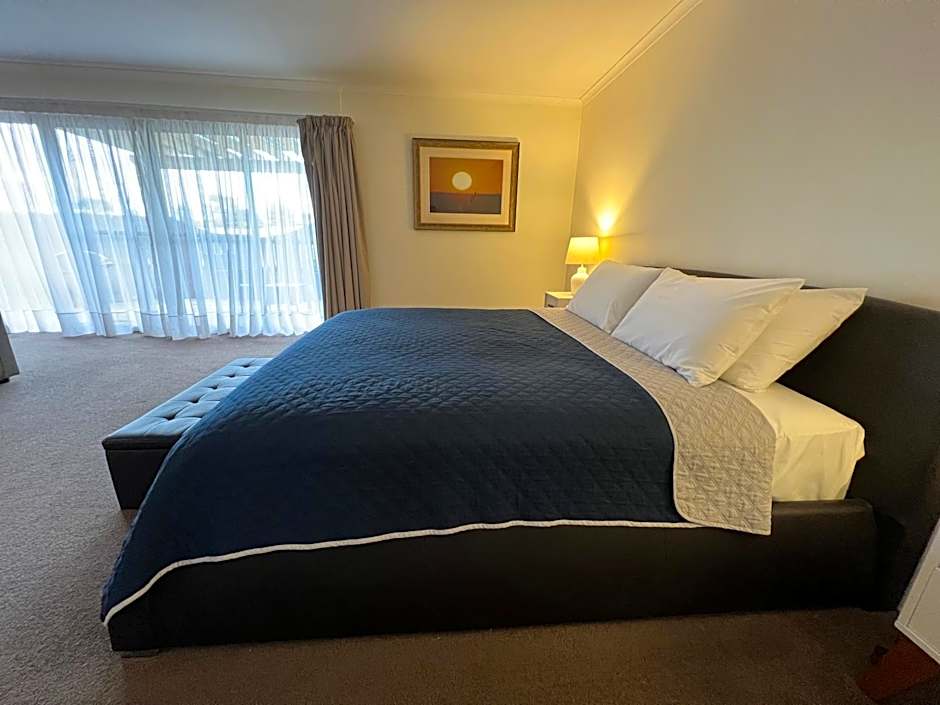 Summerhill Motor Inn - Adults Only