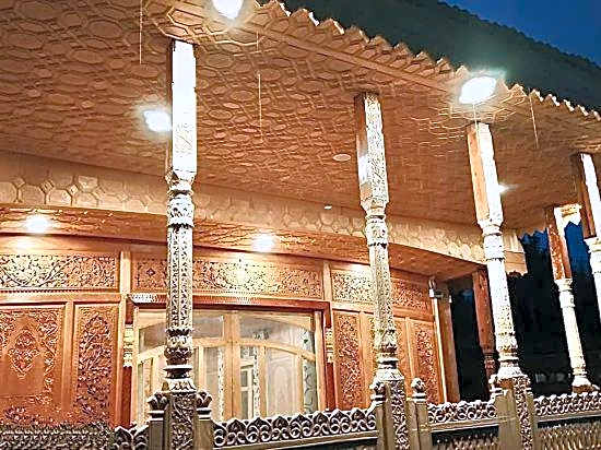 Prince of Kashmir Luxury Houseboat