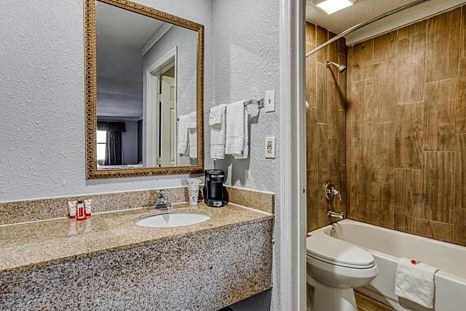 OYO Hotel Pineville LA Hwy 165