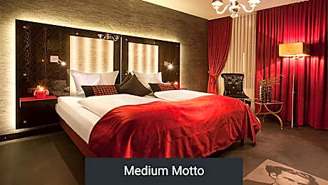 Double Room Motto - Medium