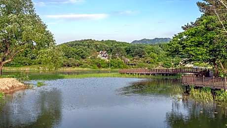 Gapyeong Yeonkkocchosu Pet Pension