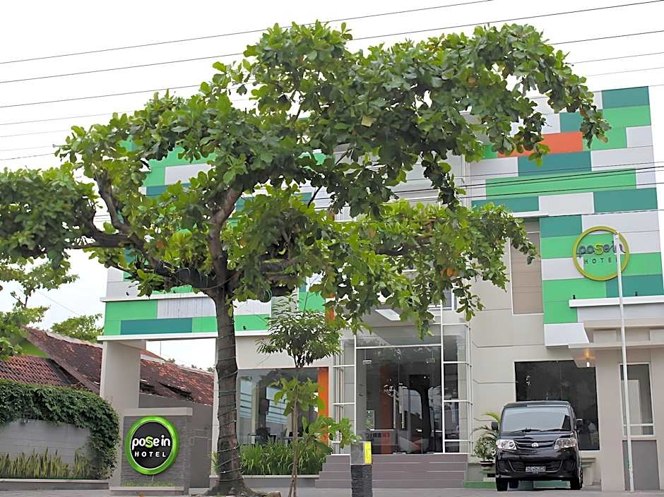 Pose In Hotel Yogyakarta