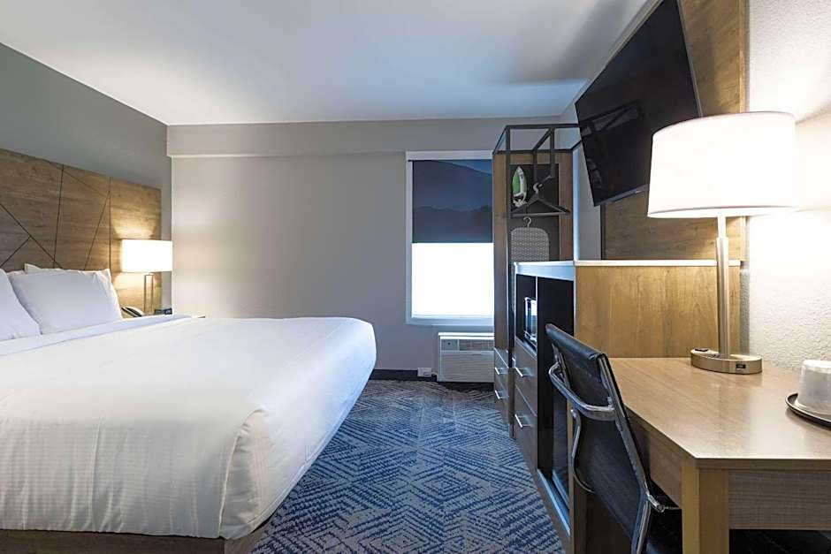 Rodeway Inn & Suites near Outlet Mall - Asheville