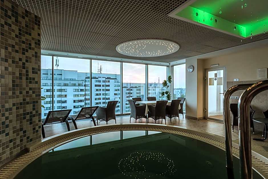 Riga Islande Hotel with FREE Parking