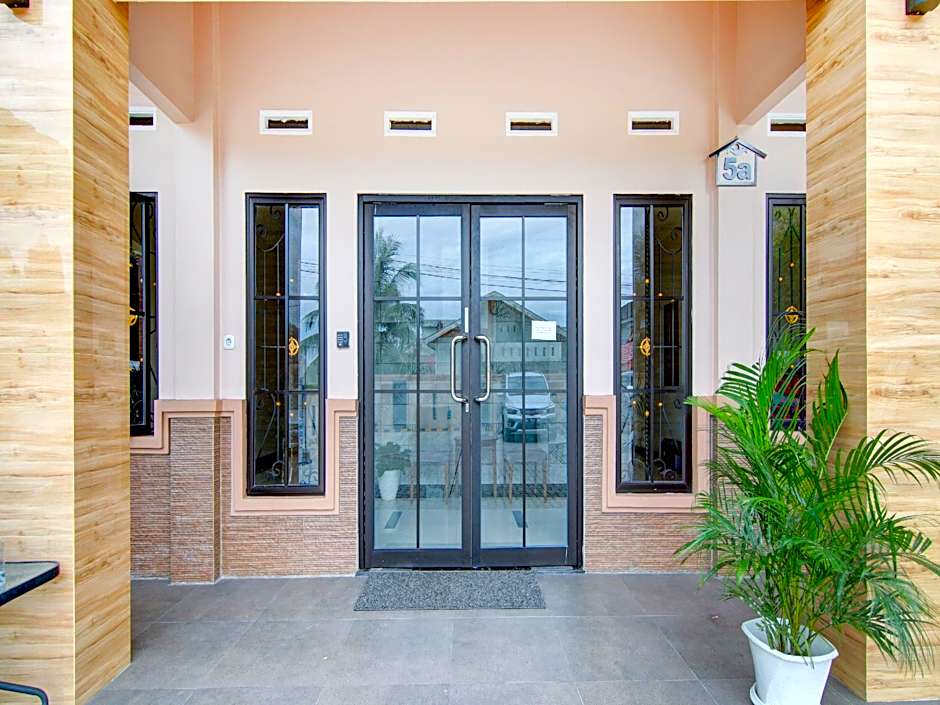 OYO 90233 The Shine Residence