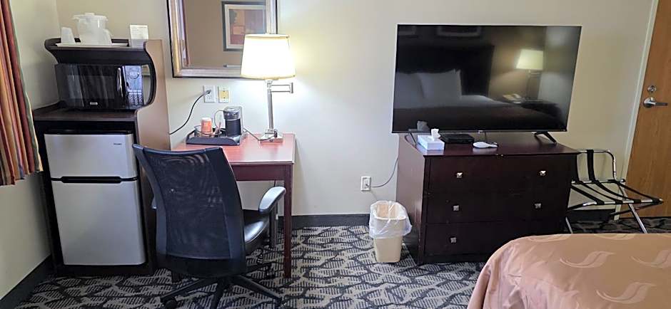 Quality Inn & Suites Eldridge Davenport North
