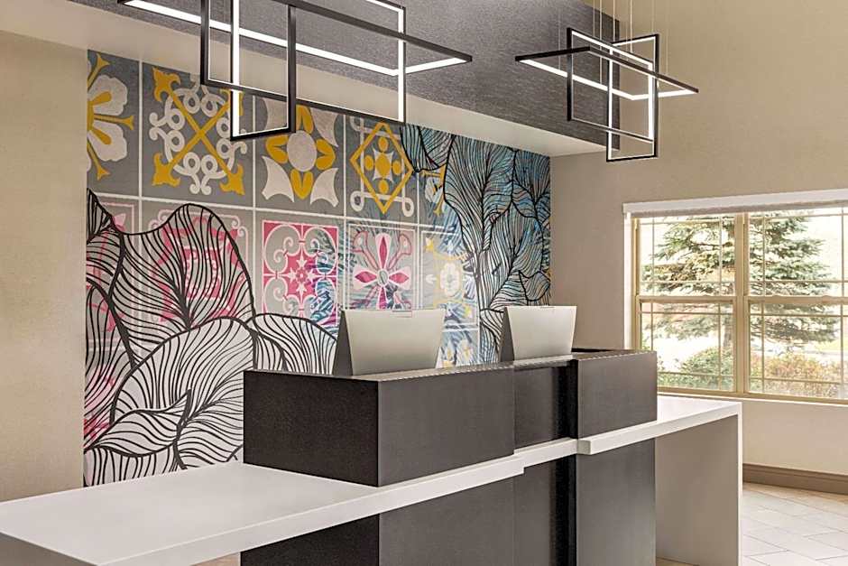 La Quinta Inn & Suites by Wyndham Lake George