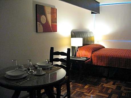 Deluxe One-Bedroom Apartment