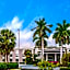 La Quinta Inn & Suites by Wyndham Naples Downtown